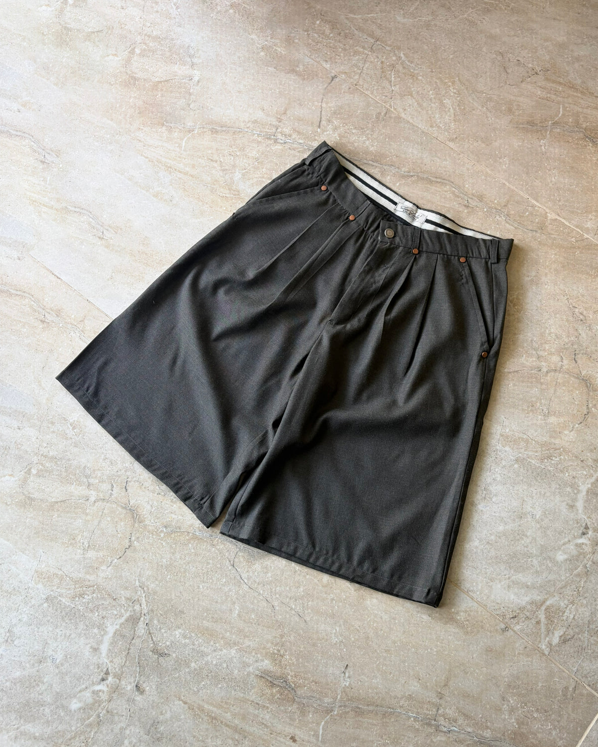 Quad Pleated Longshorts