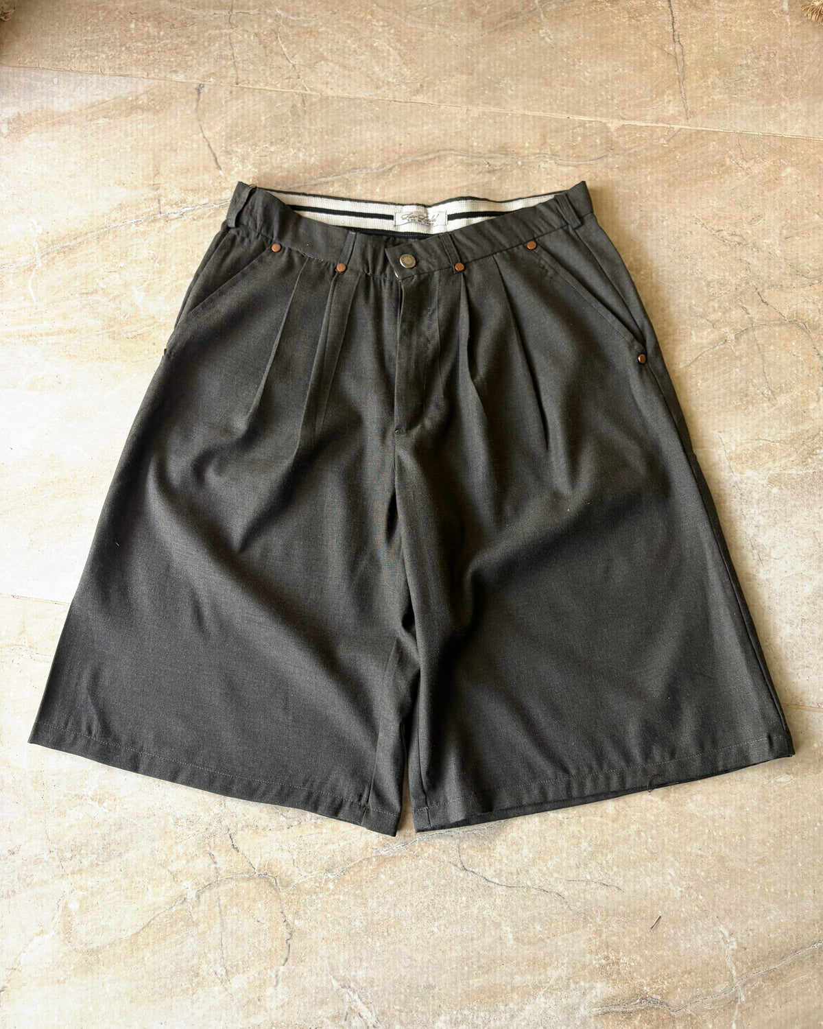 Quad Pleated Longshorts